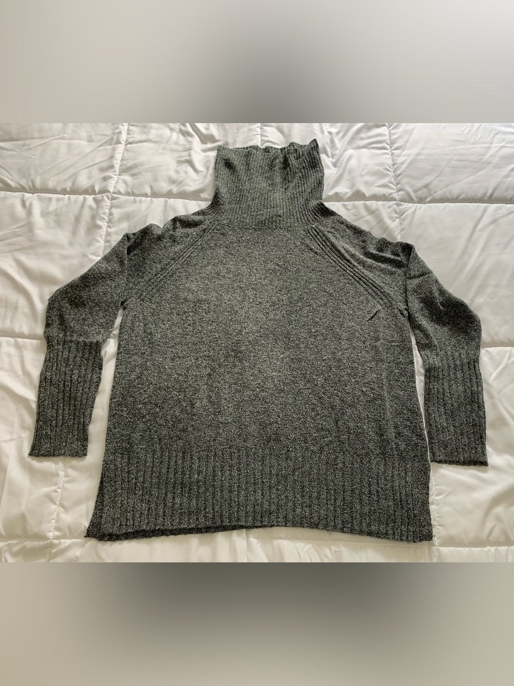 New Ricki’s turtle neck sweater Size M